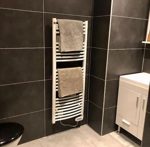 Piscine, 200m Port De Vecchio Pour 2 Personnes *