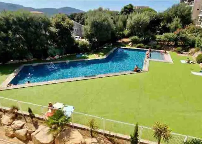 Piscine, 200m Port De Vecchio Pour 2 Personnes *