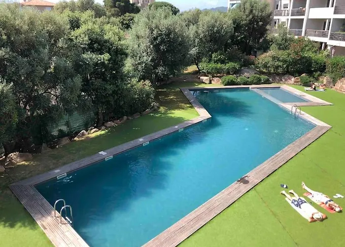 Piscine, 200m Port De Vecchio Pour 2 Personnes *