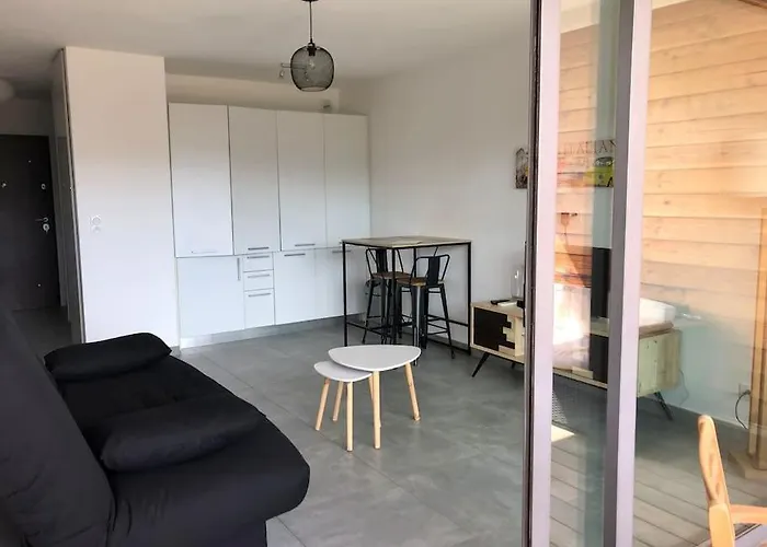 Piscine, 200m Port De Vecchio Pour 2 Personnes *