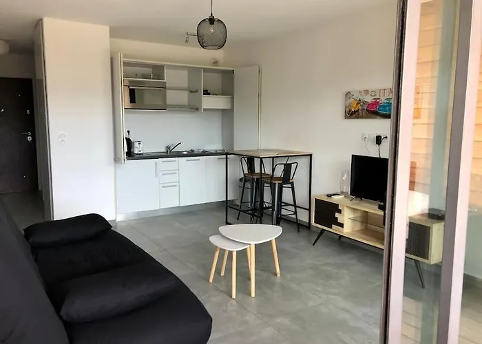 Piscine, 200m Port De Vecchio Pour 2 Personnes Appartement *